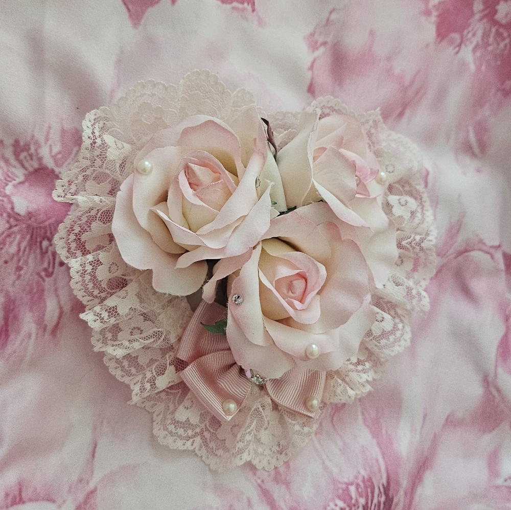 La Pafait Gyaru Baby Pink Heart Shaped Rose And Lace Fasincator Hair Accessory - Picture 3 of 5